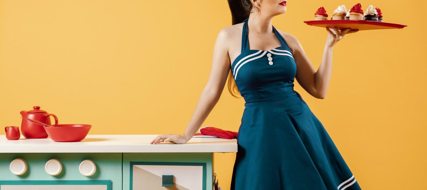 retro-pinup-girl-kitchen